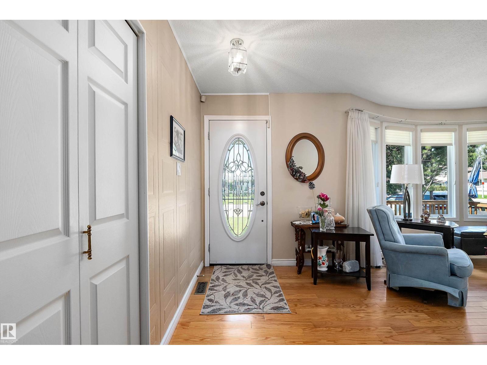 5507 51 St Property Photo 5
