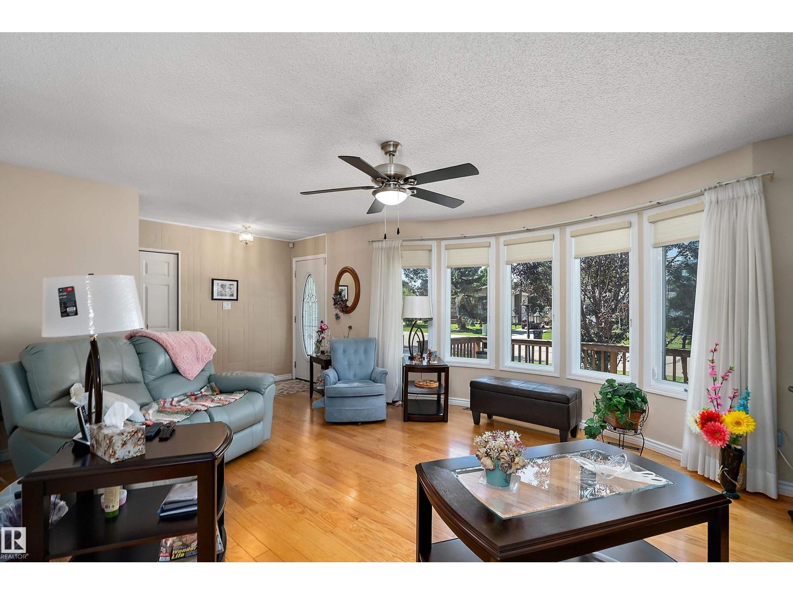 5507 51 St Property Photo 7