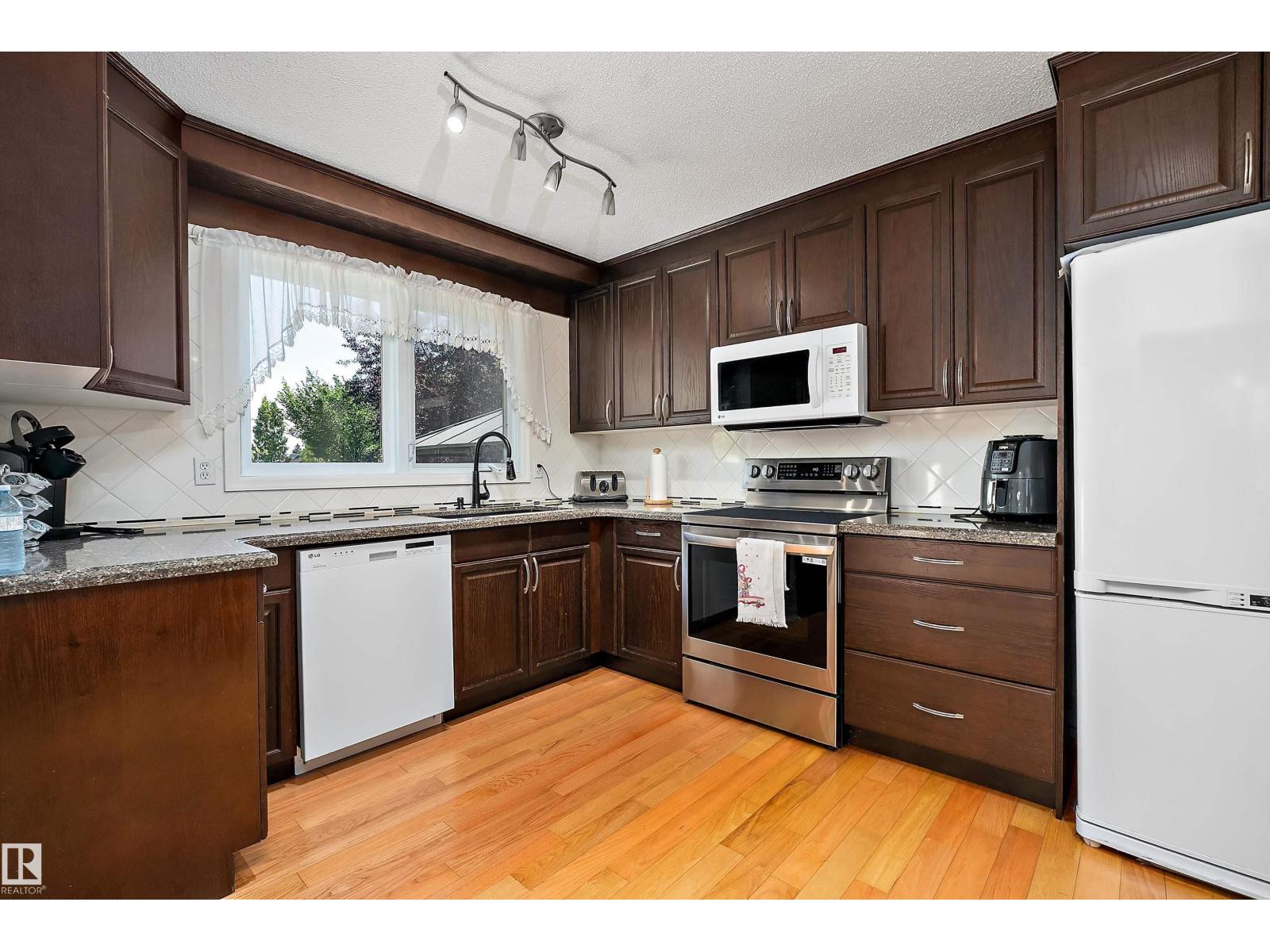 5507 51 St Property Photo 11