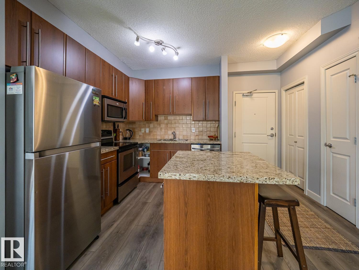 #701 9819 104 St Nw Property Photo 4