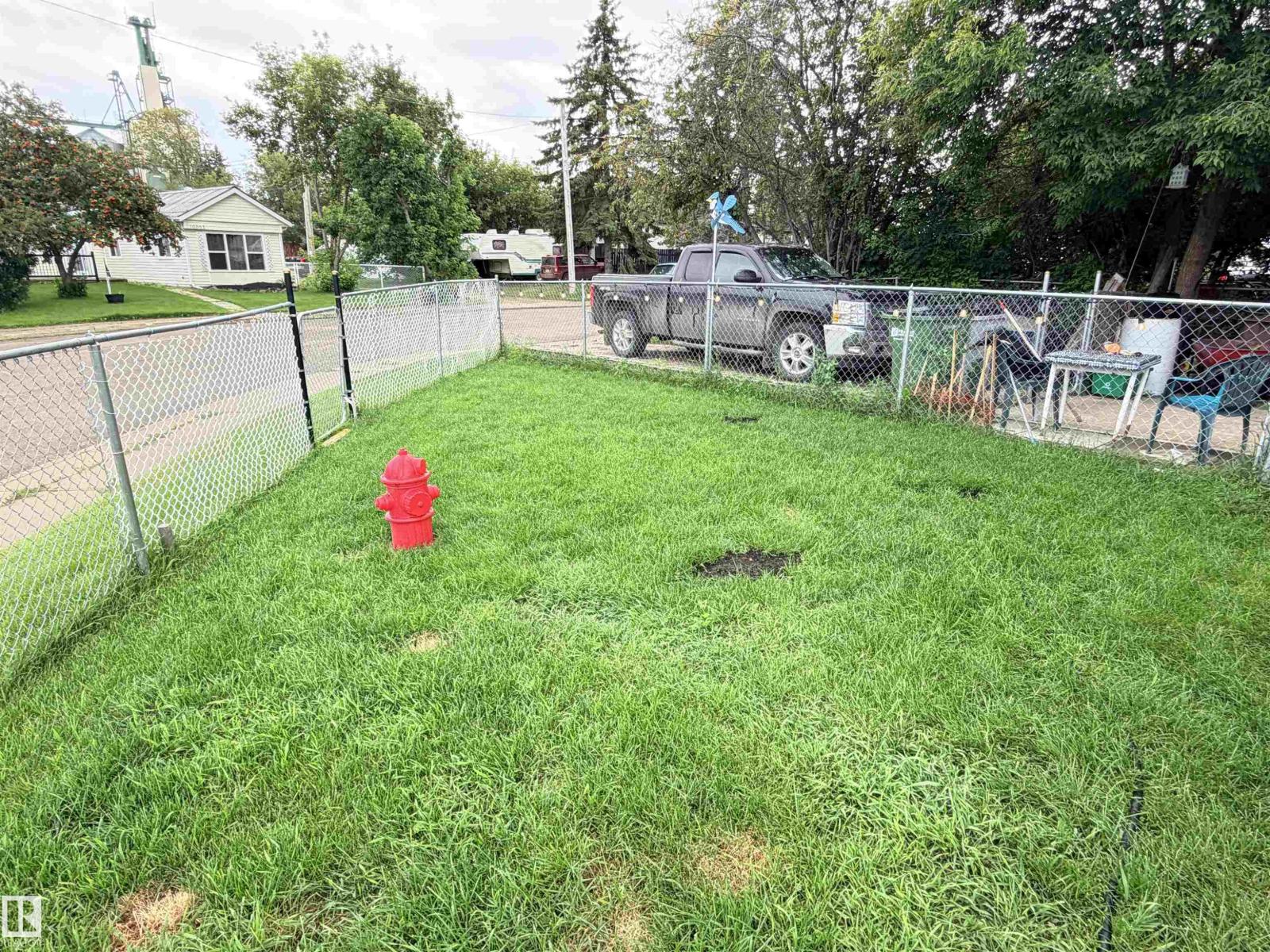 9940 110 St Property Photo 2