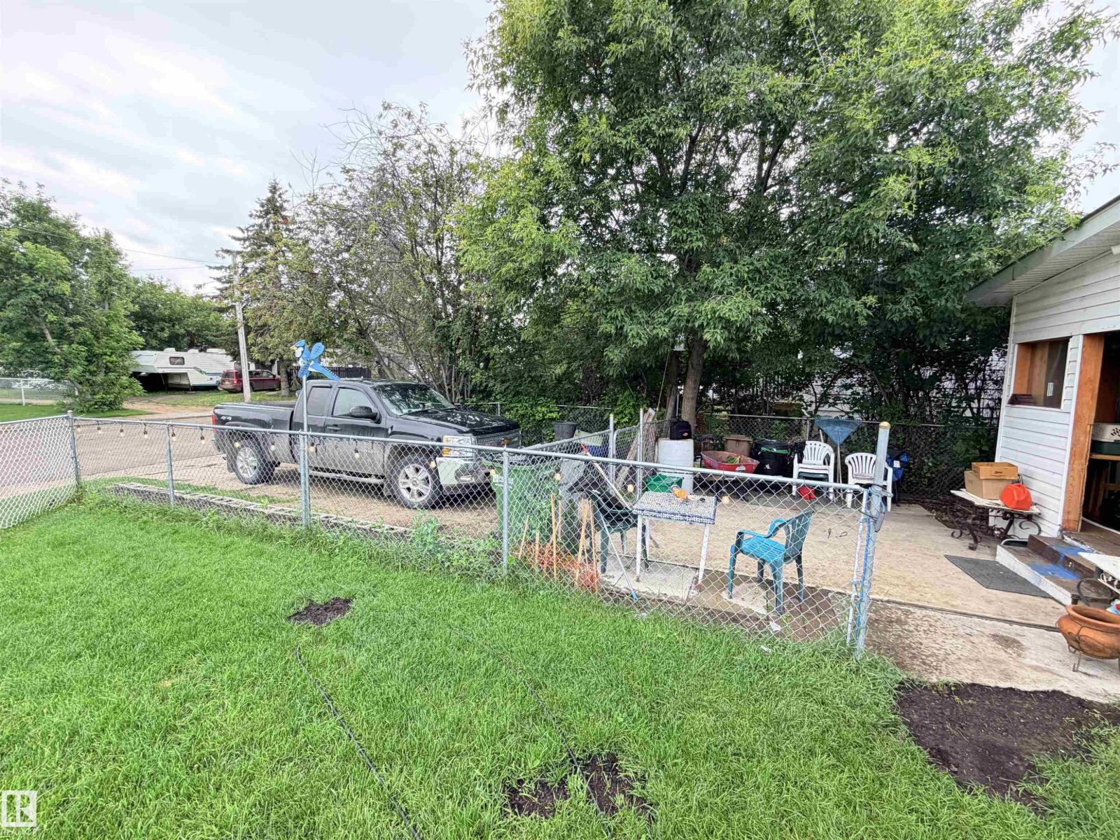 9940 110 St Property Photo 3