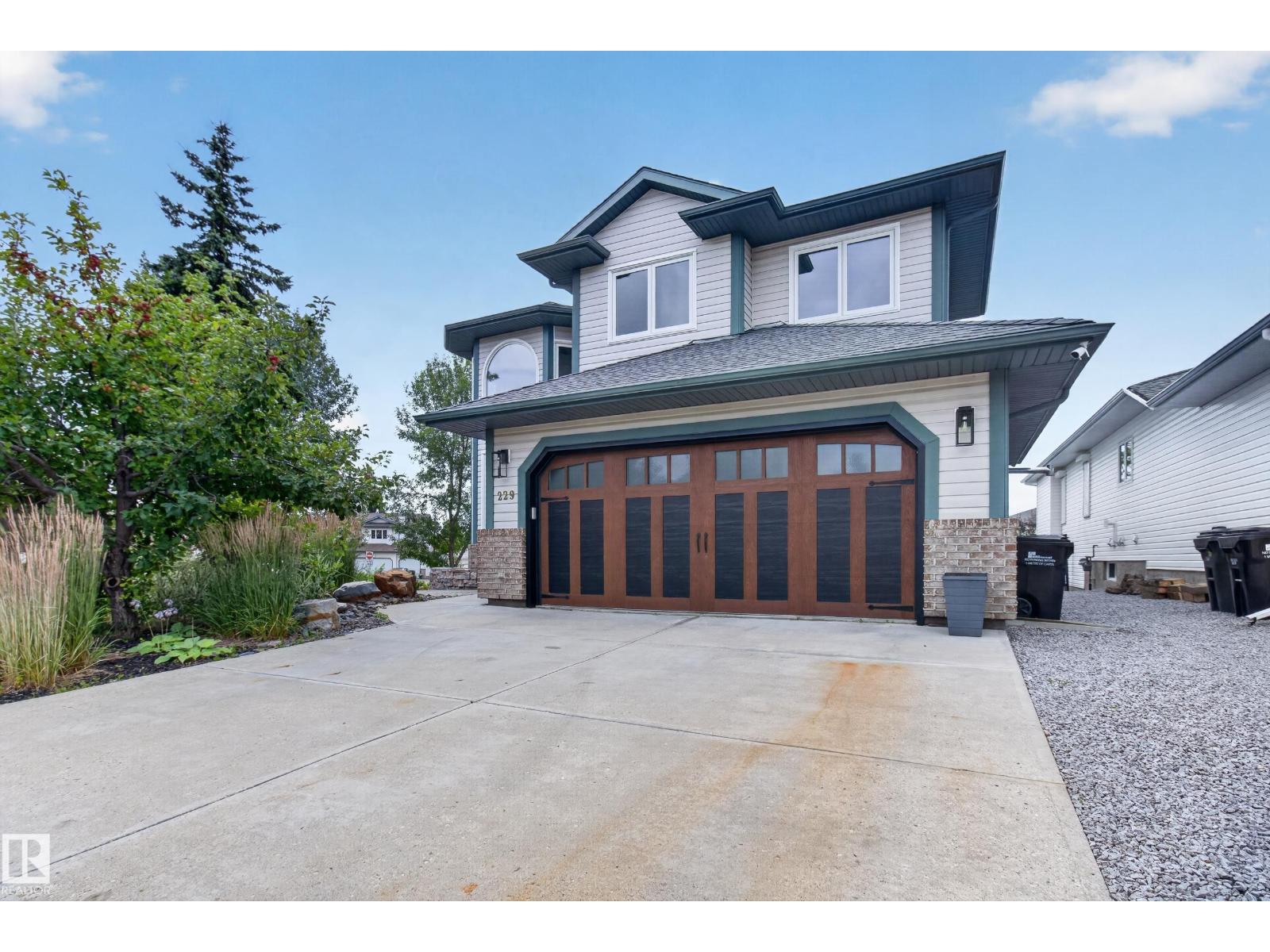 229 HILLCREST CT