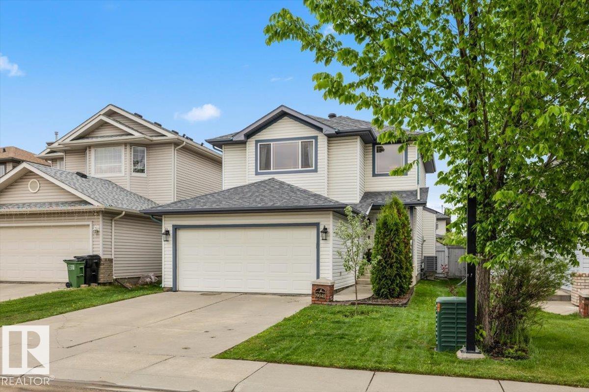 19040 47 Av Nw Property Photo 1