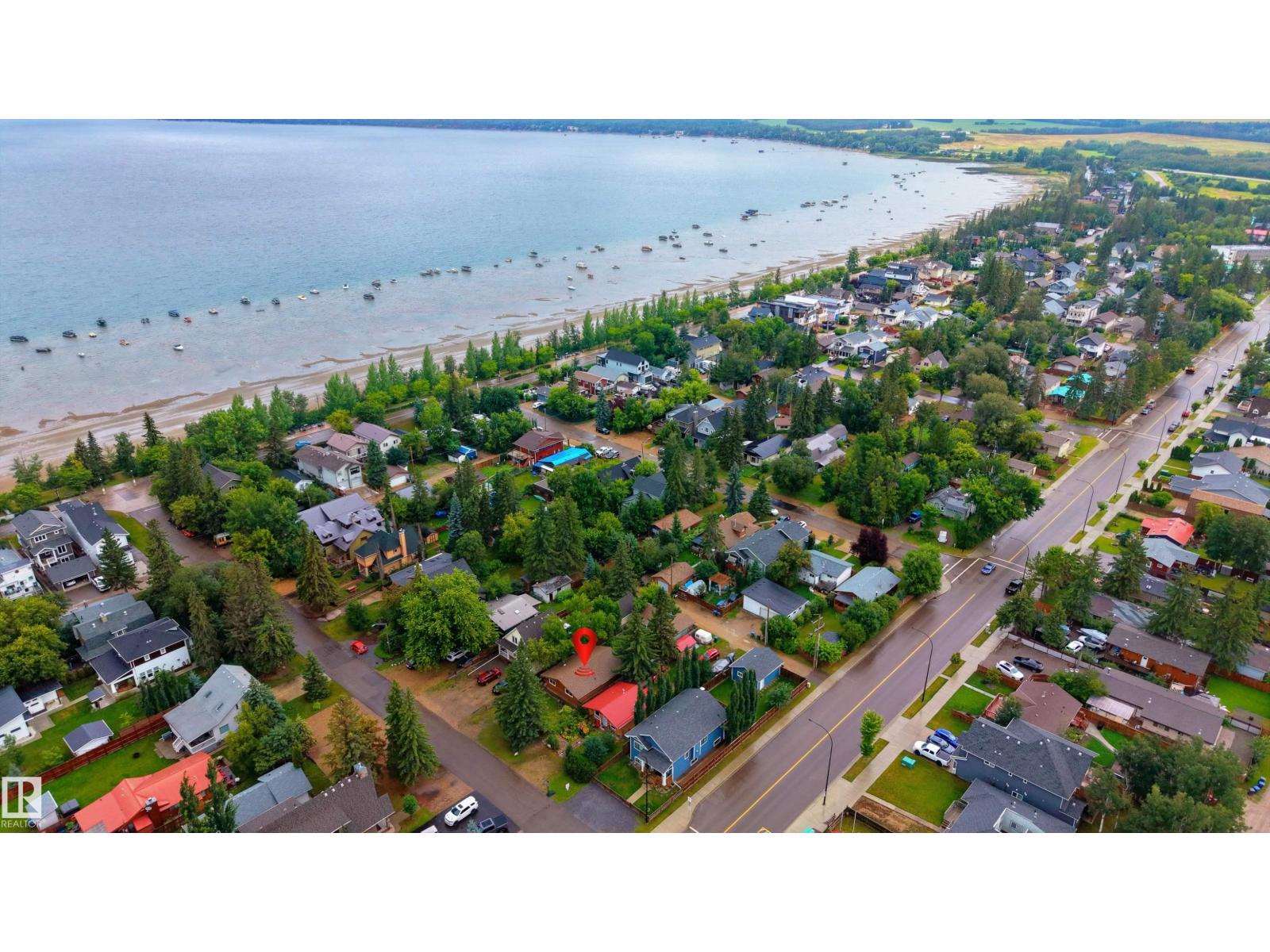 5011 38 Street Property Photo 2
