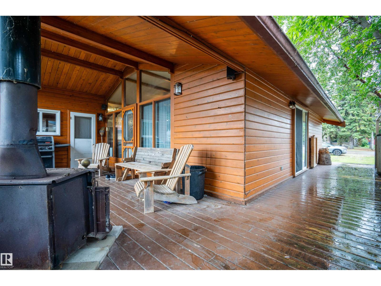 5011 38 Street Property Photo 3