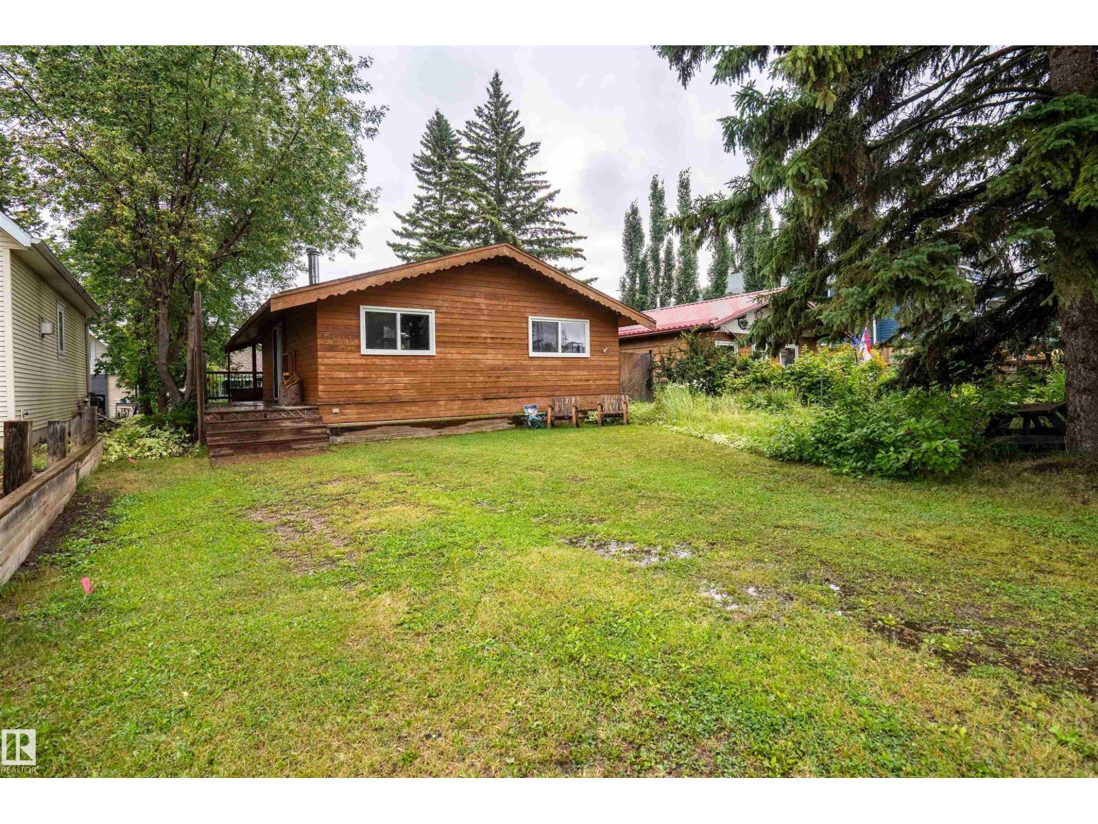 5011 38 Street Property Photo 4
