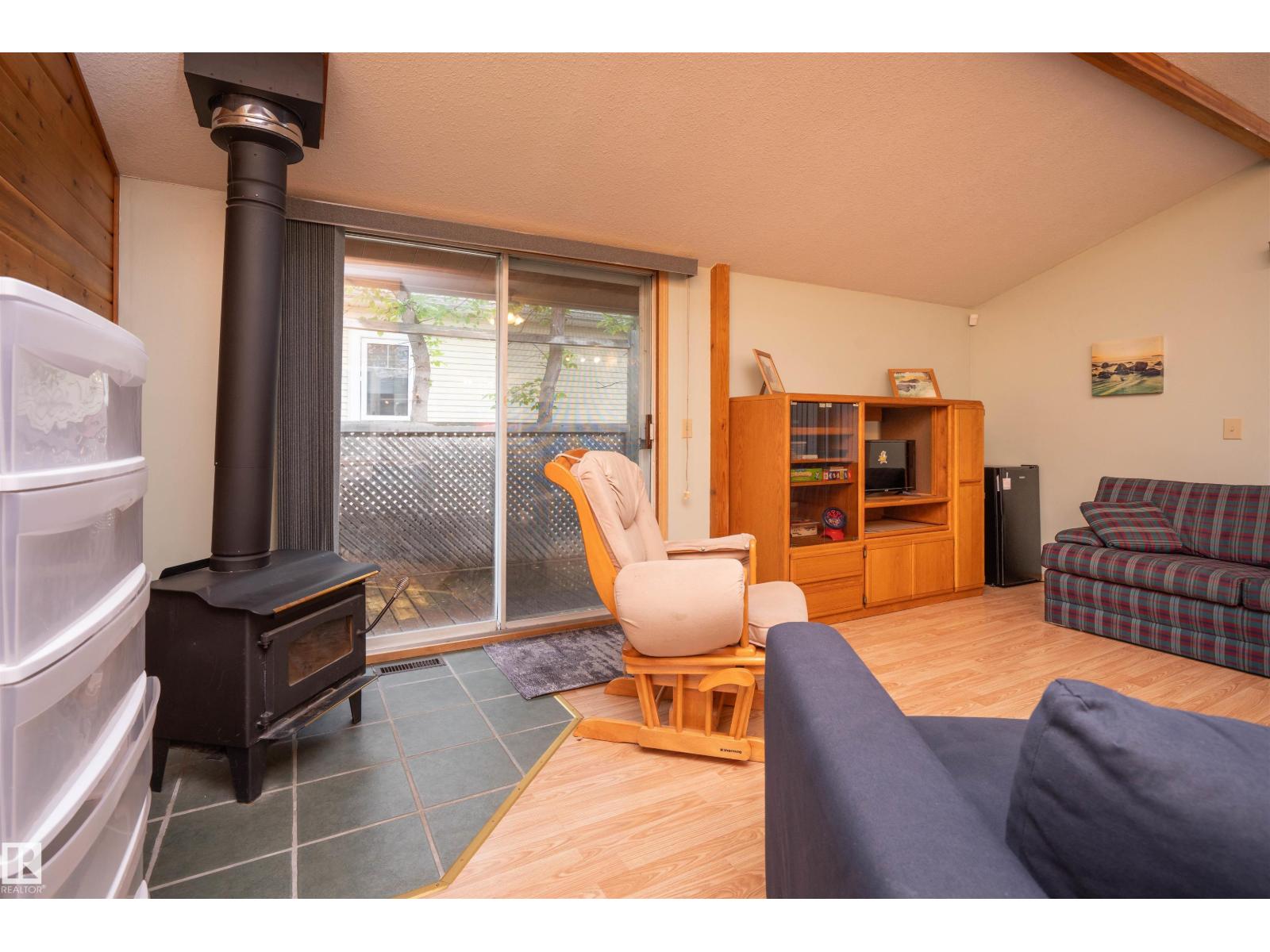 5011 38 Street Property Photo 7