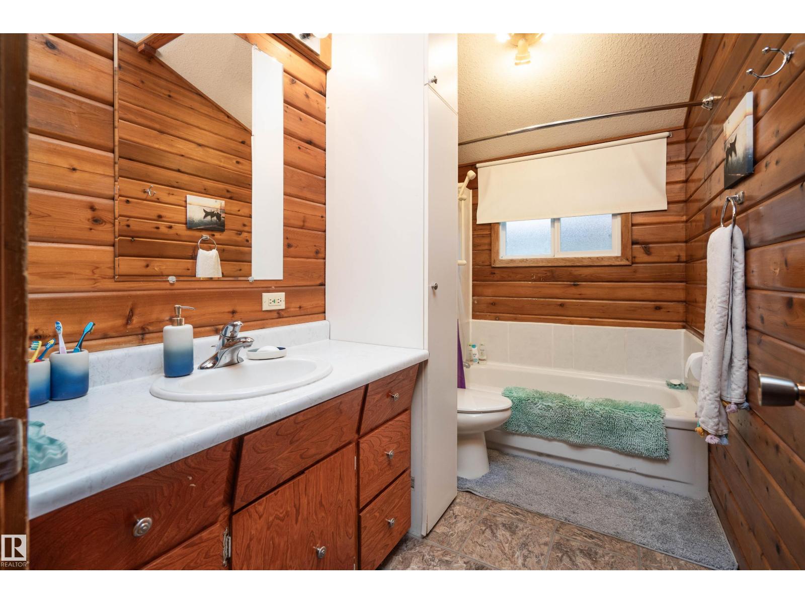 5011 38 Street Property Photo 17