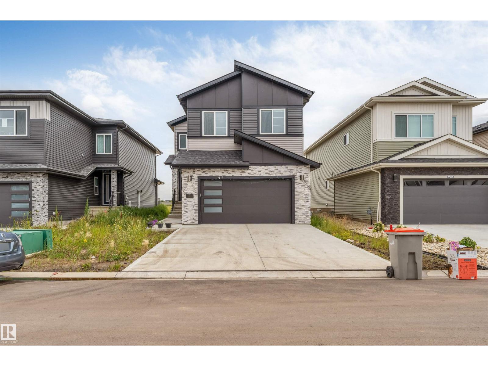 6227 19 St Ne Property Photo 1