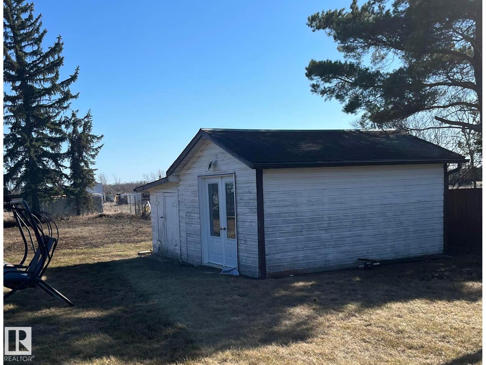 5027 49 Ave Property Photo 27