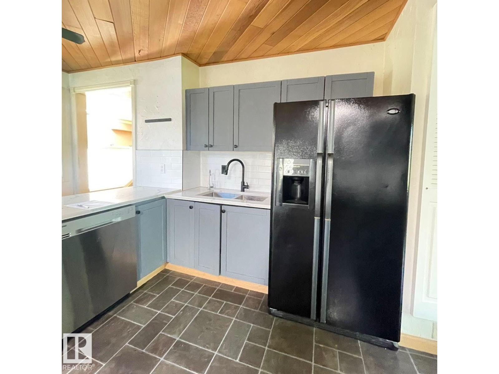 11643 76 Av Nw Property Photo 6
