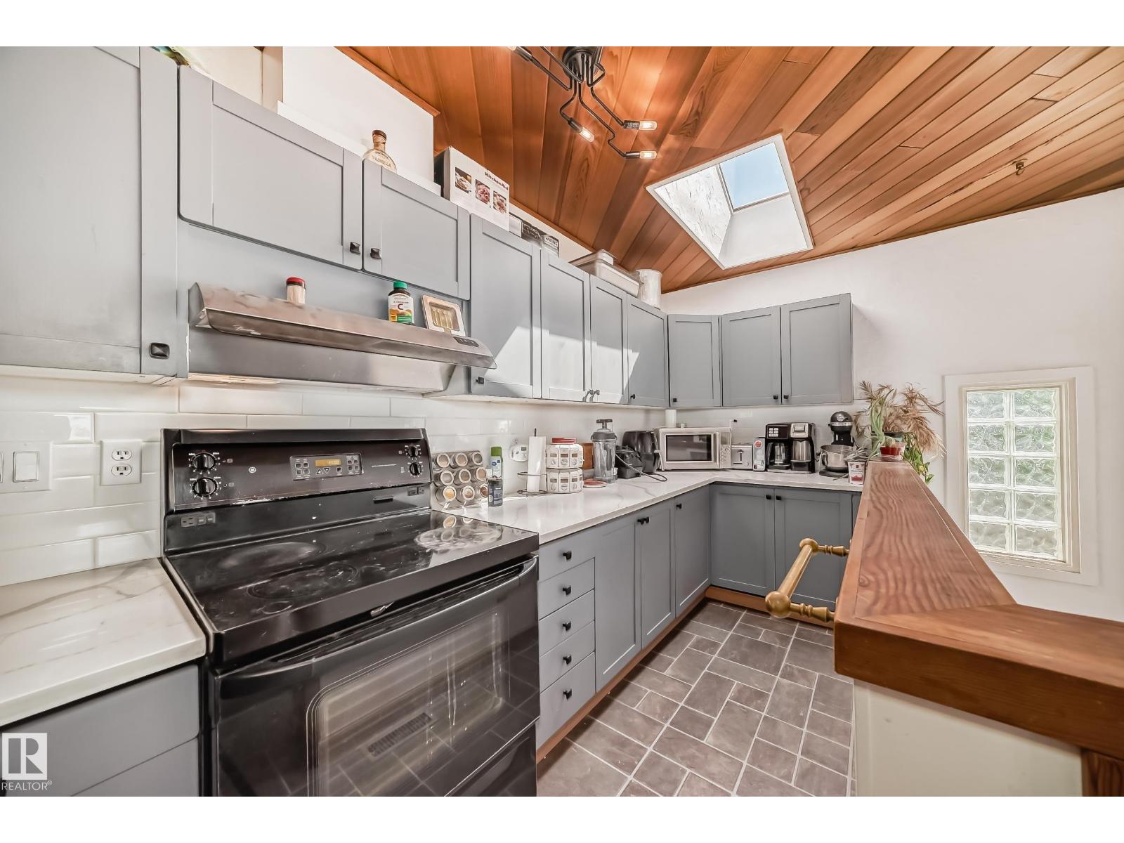 11643 76 Av Nw Property Photo 8