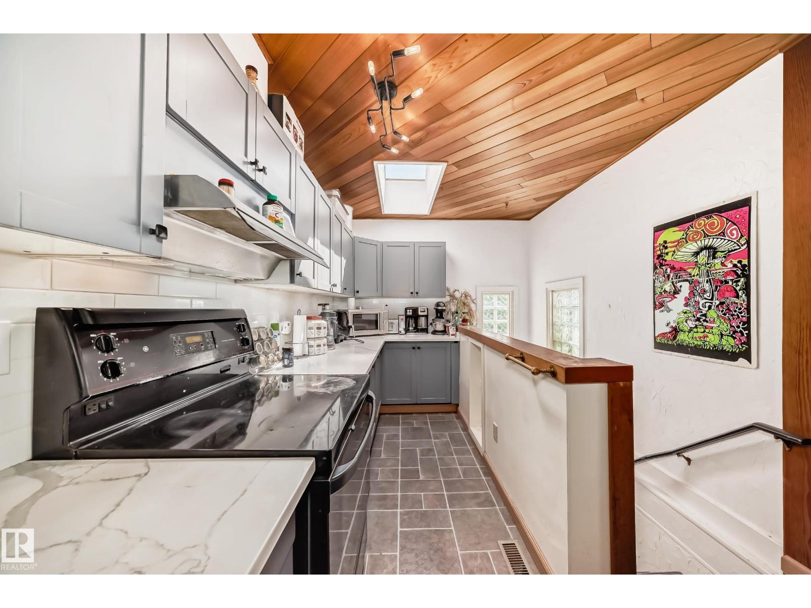 11643 76 Av Nw Property Photo 9