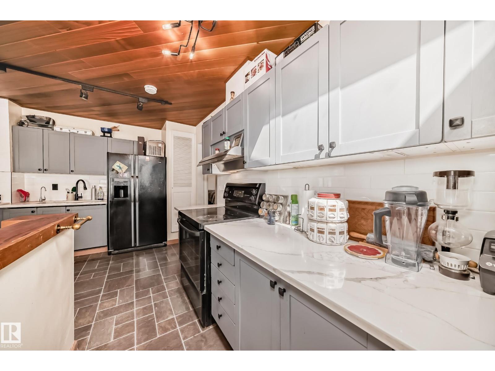 11643 76 Av Nw Property Photo 10