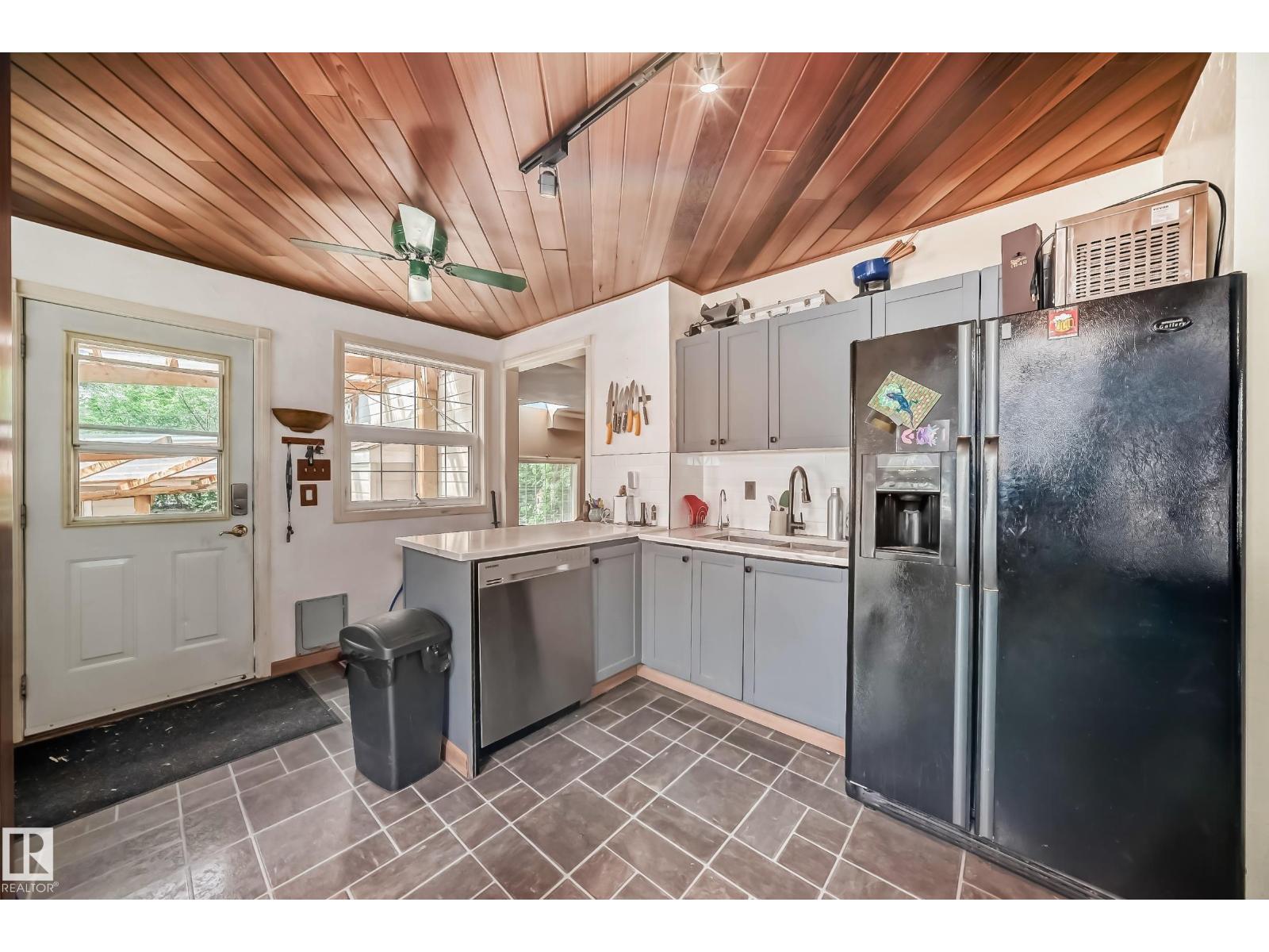 11643 76 Av Nw Property Photo 11