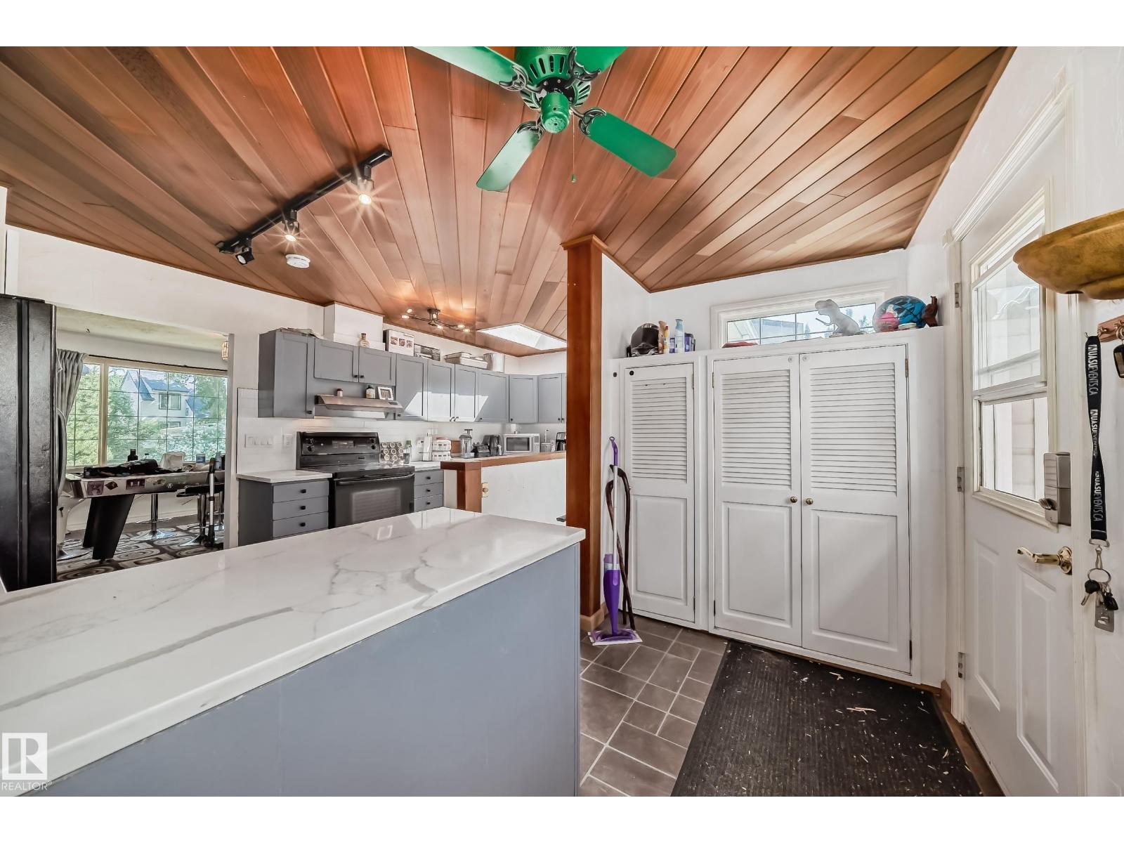 11643 76 Av Nw Property Photo 14