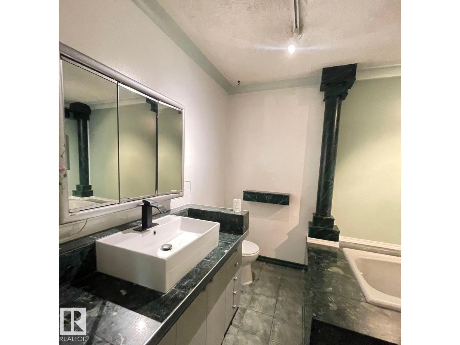 11643 76 Av Nw Property Photo 16