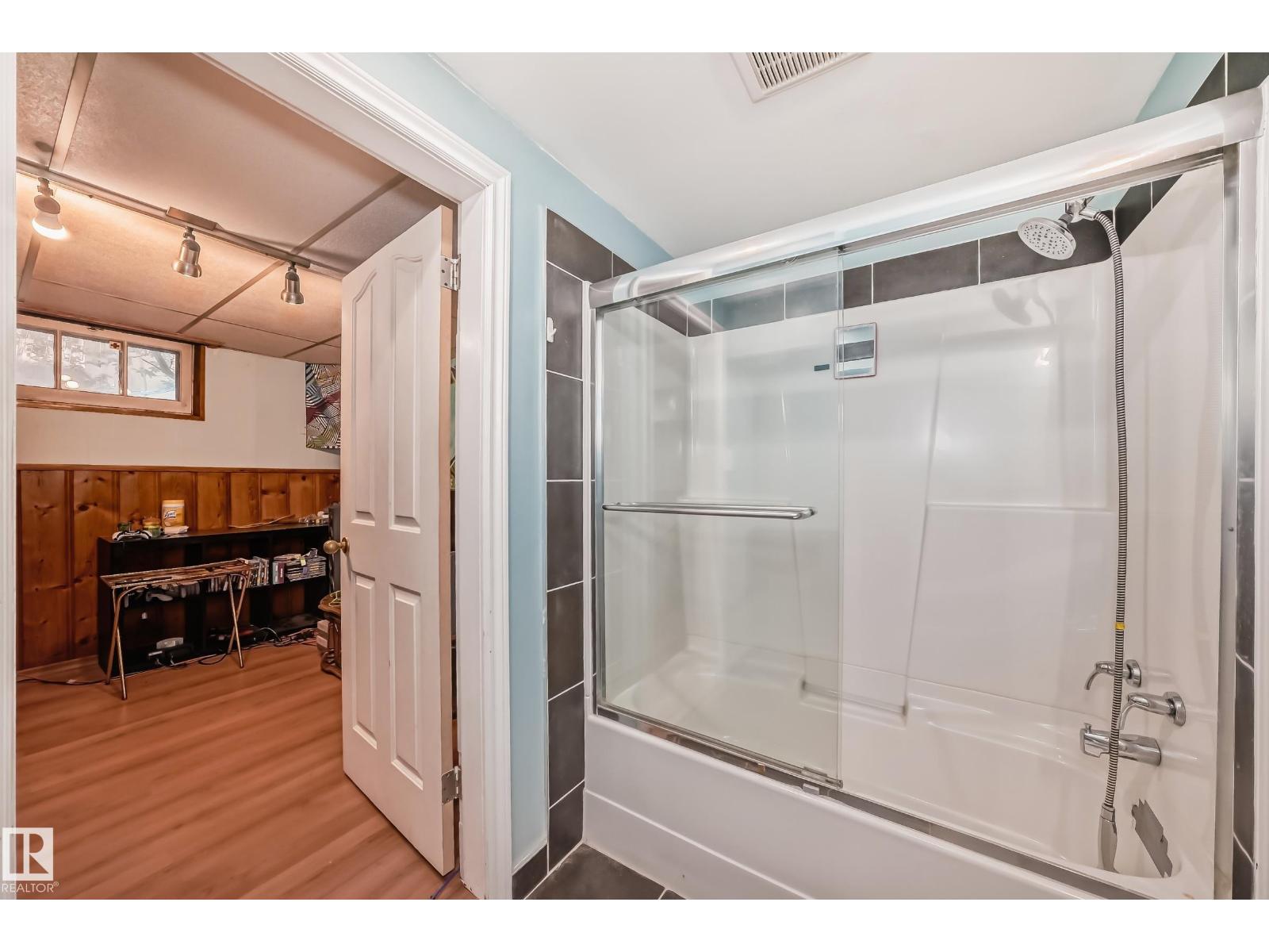 11643 76 Av Nw Property Photo 31