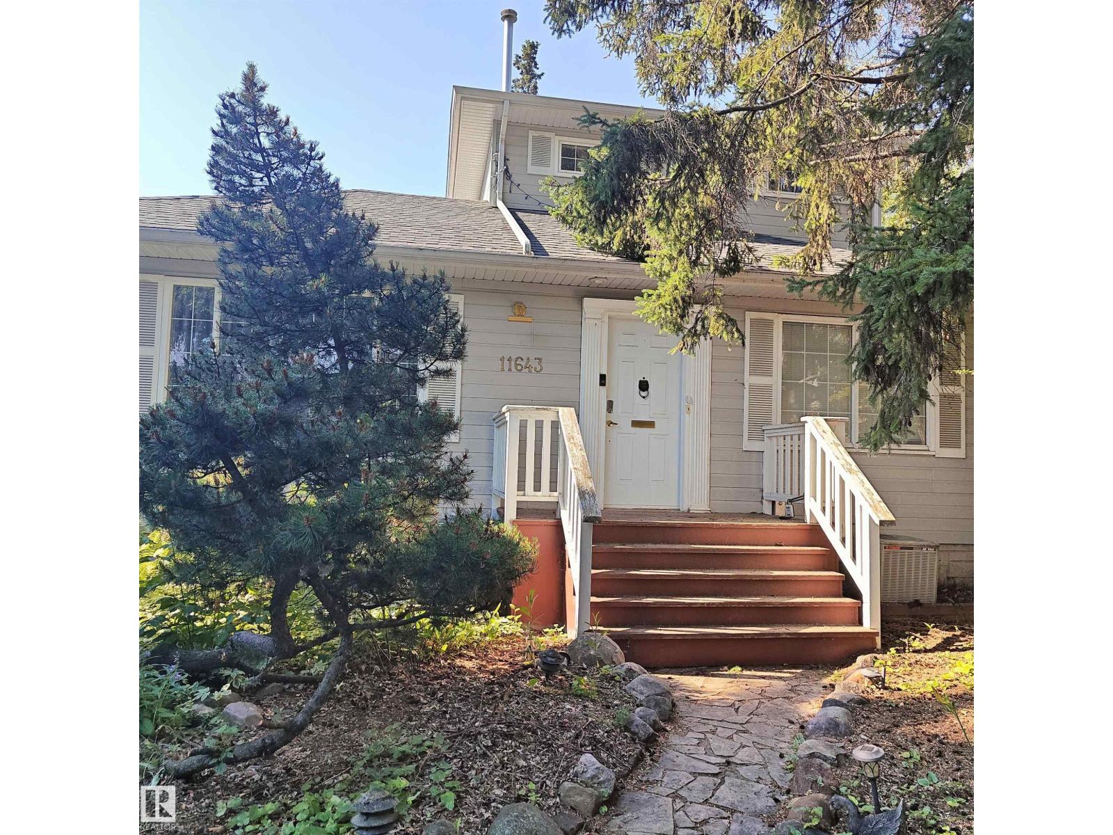 11643 76 Av Nw Property Photo 52