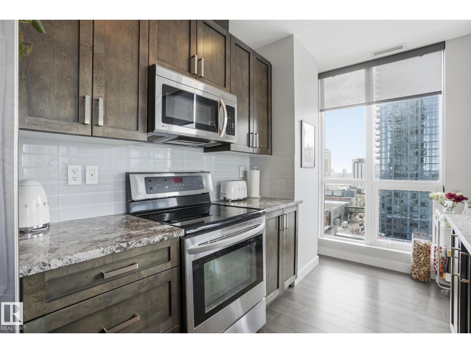 #1307 10238 103 St Nw Property Photo 9