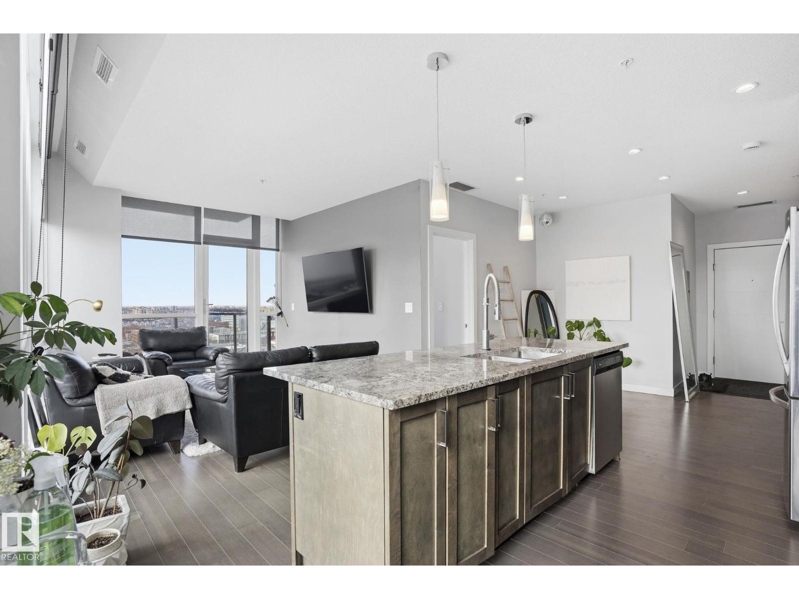 #1307 10238 103 St Nw Property Photo 10