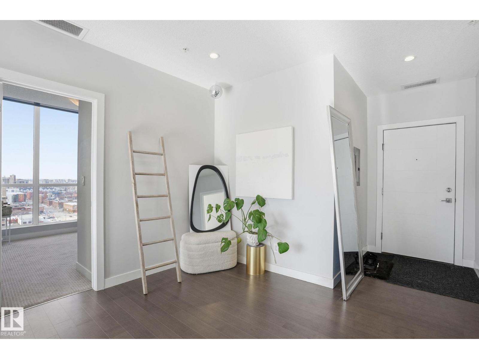 #1307 10238 103 St Nw Property Photo 15