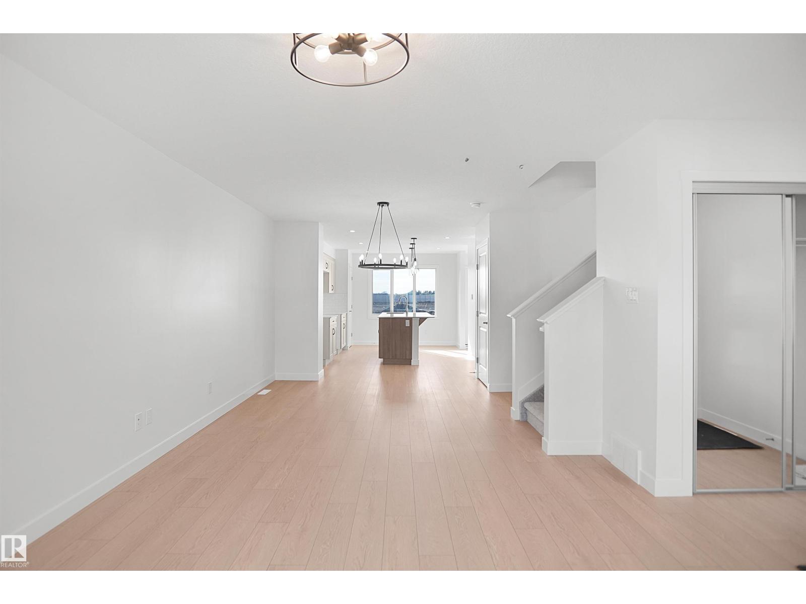 21219 25 Av Nw Property Photo 4