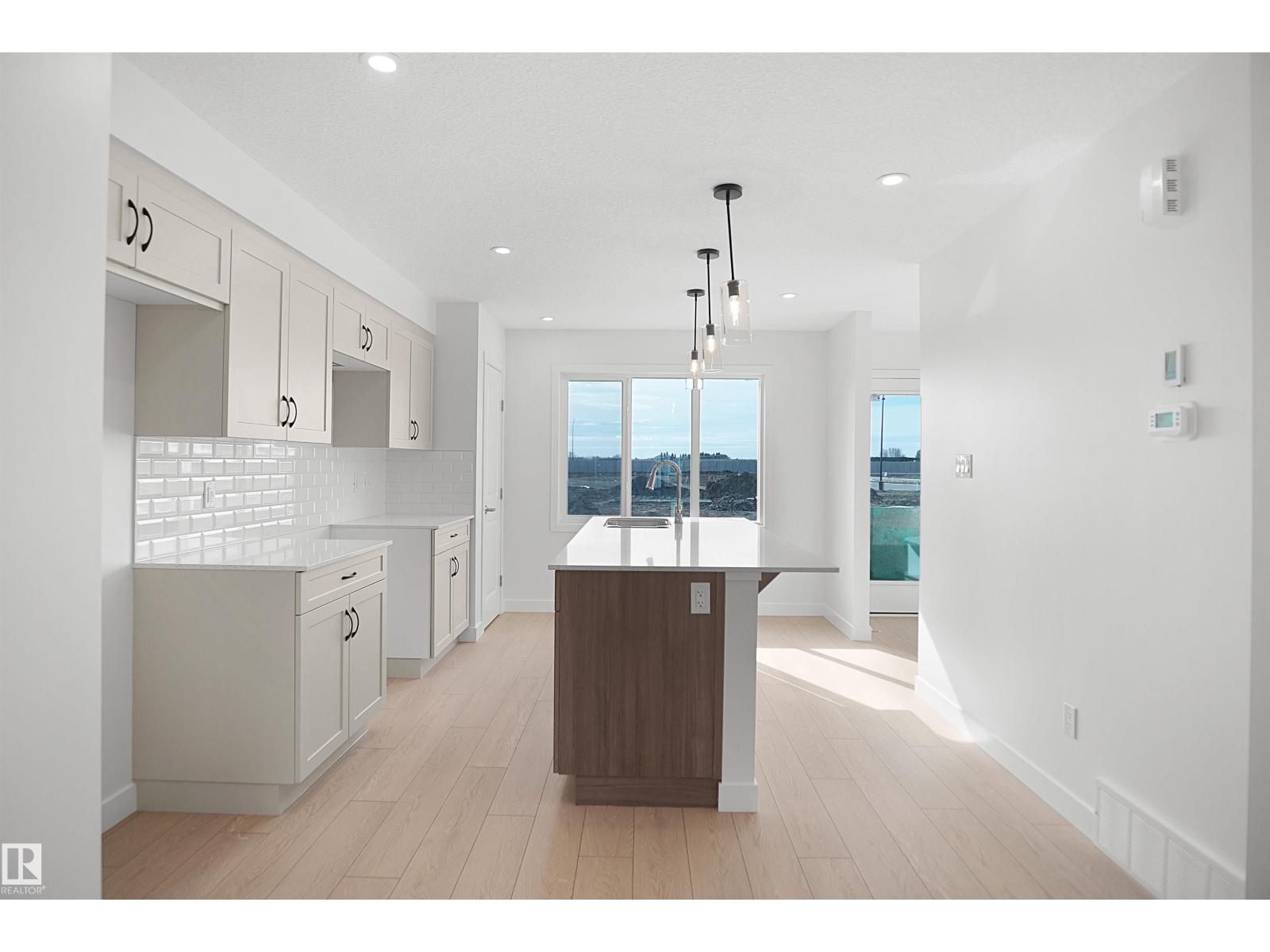 21219 25 Av Nw Property Photo 9