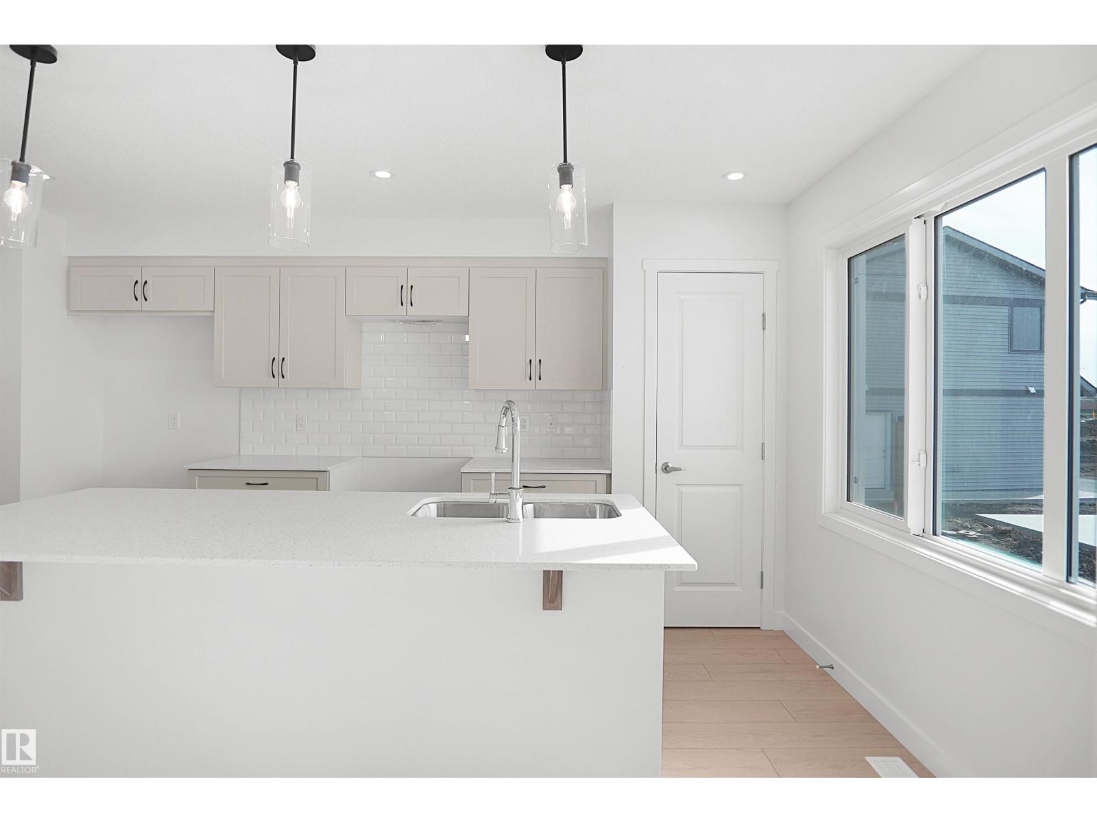 21219 25 Av Nw Property Photo 12