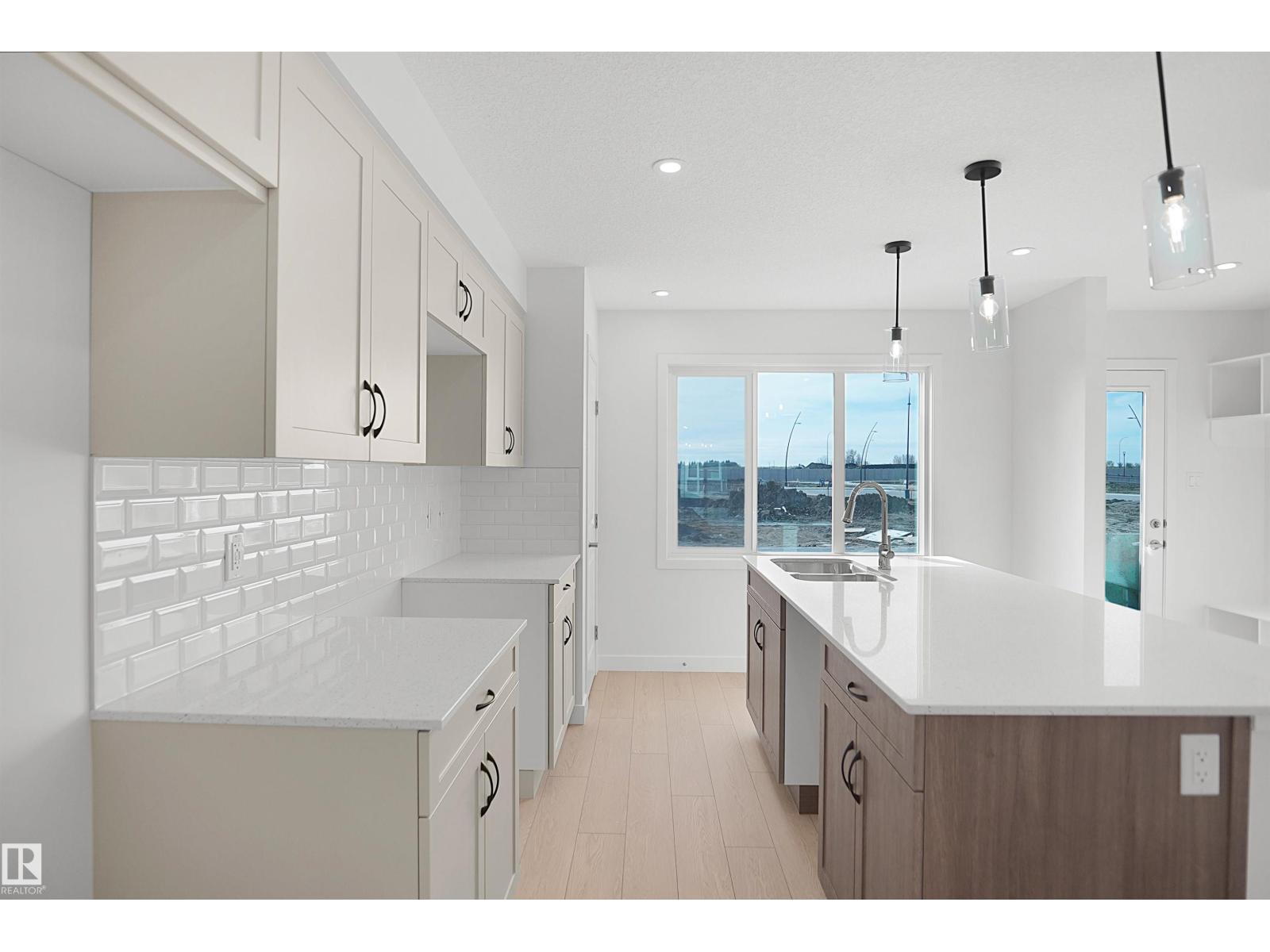 21219 25 Av Nw Property Photo 13