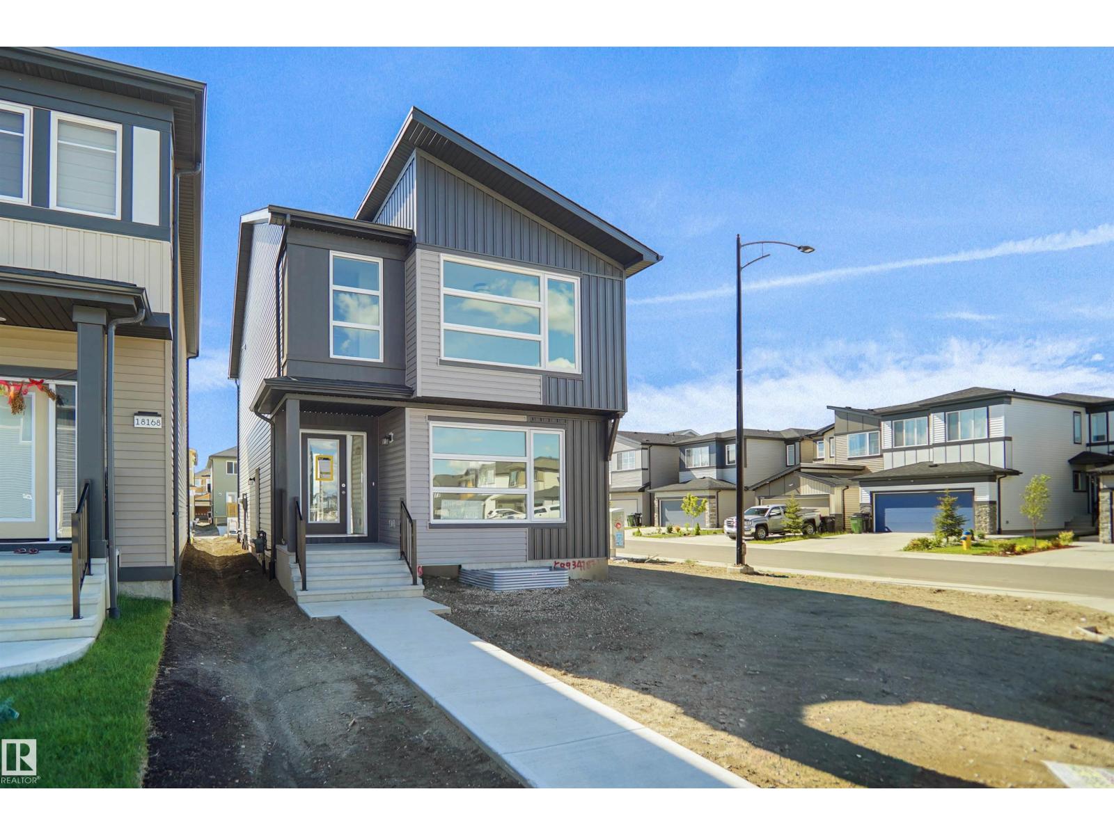 1004 14 AV NW Property Photo 1