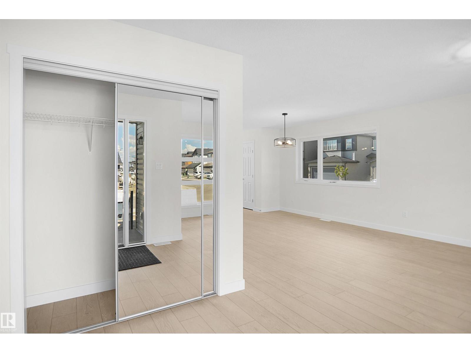 1004 14 Av Nw Property Photo 3