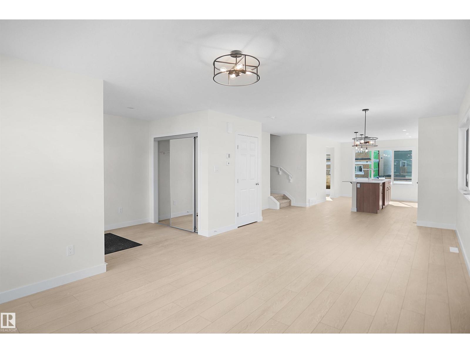 1004 14 Av Nw Property Photo 6