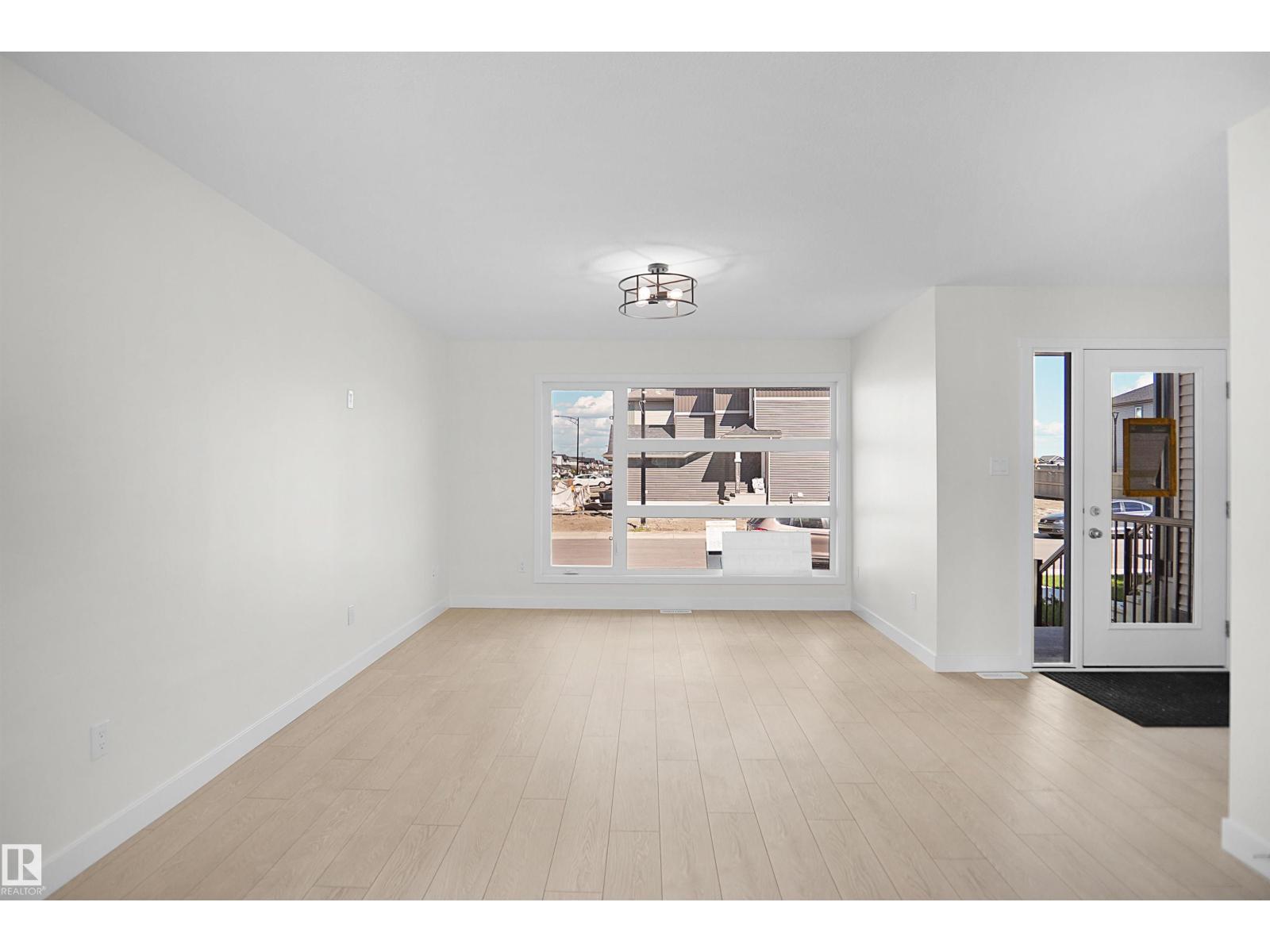 1004 14 Av Nw Property Photo 7