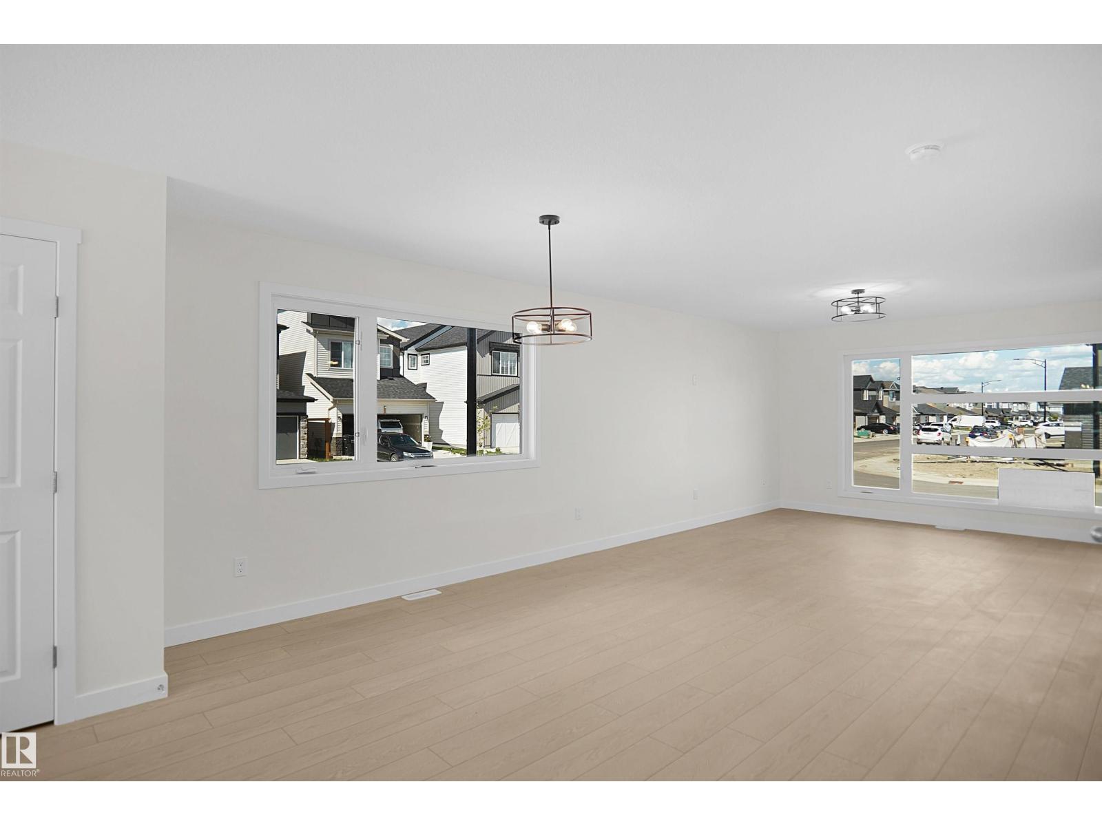 1004 14 Av Nw Property Photo 8