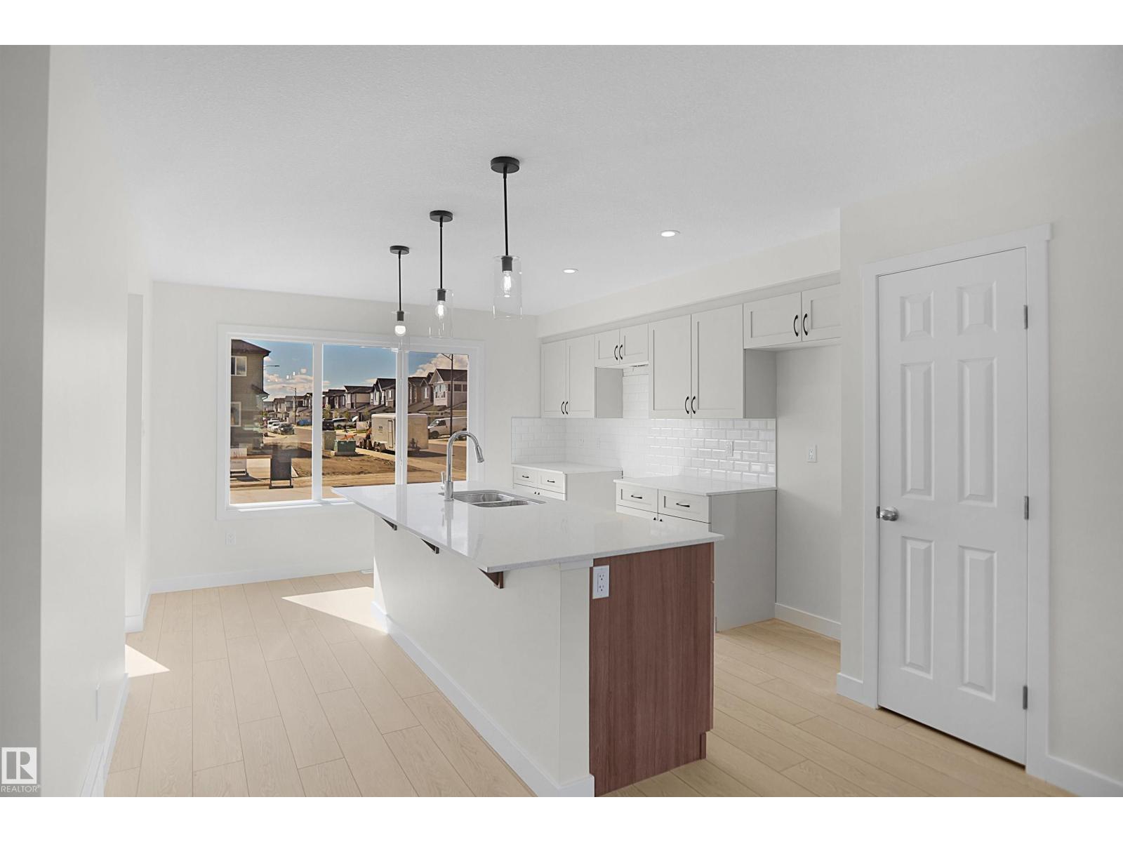 1004 14 Av Nw Property Photo 10