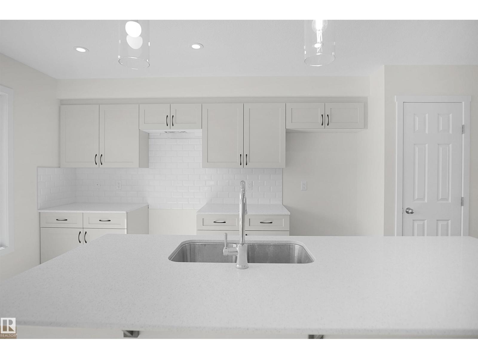 1004 14 Av Nw Property Photo 11