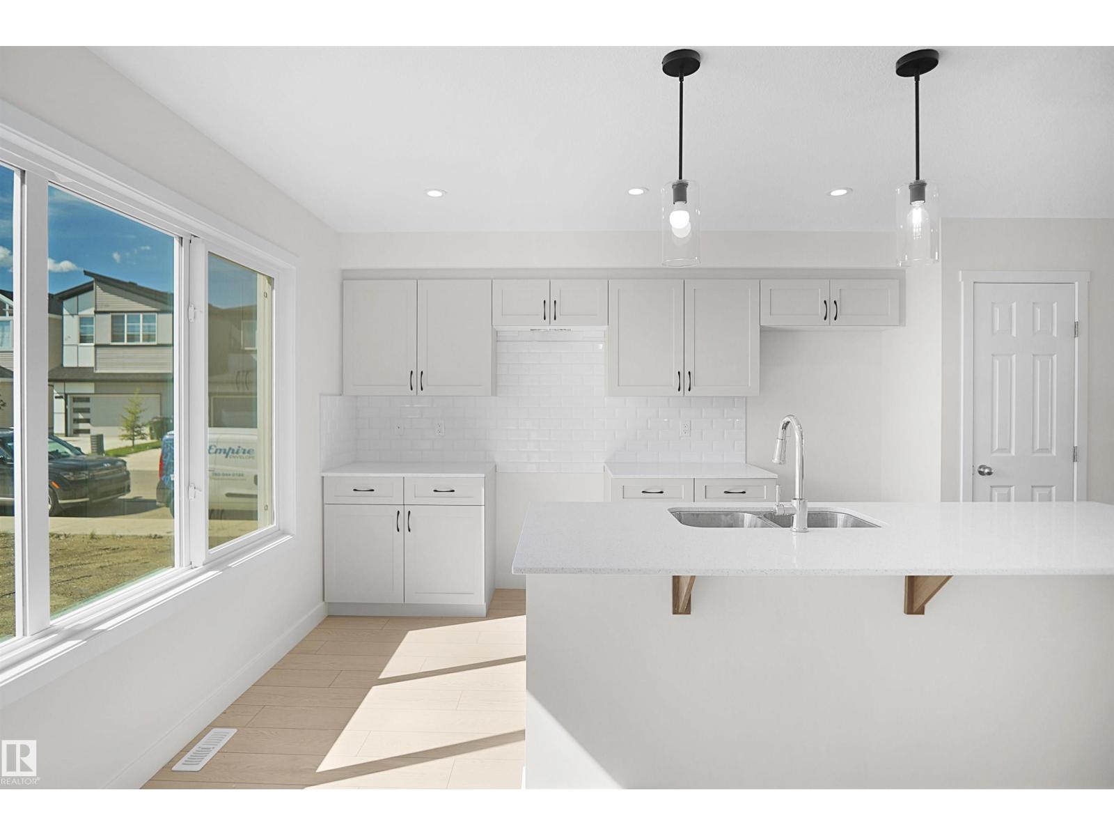 1004 14 Av Nw Property Photo 12