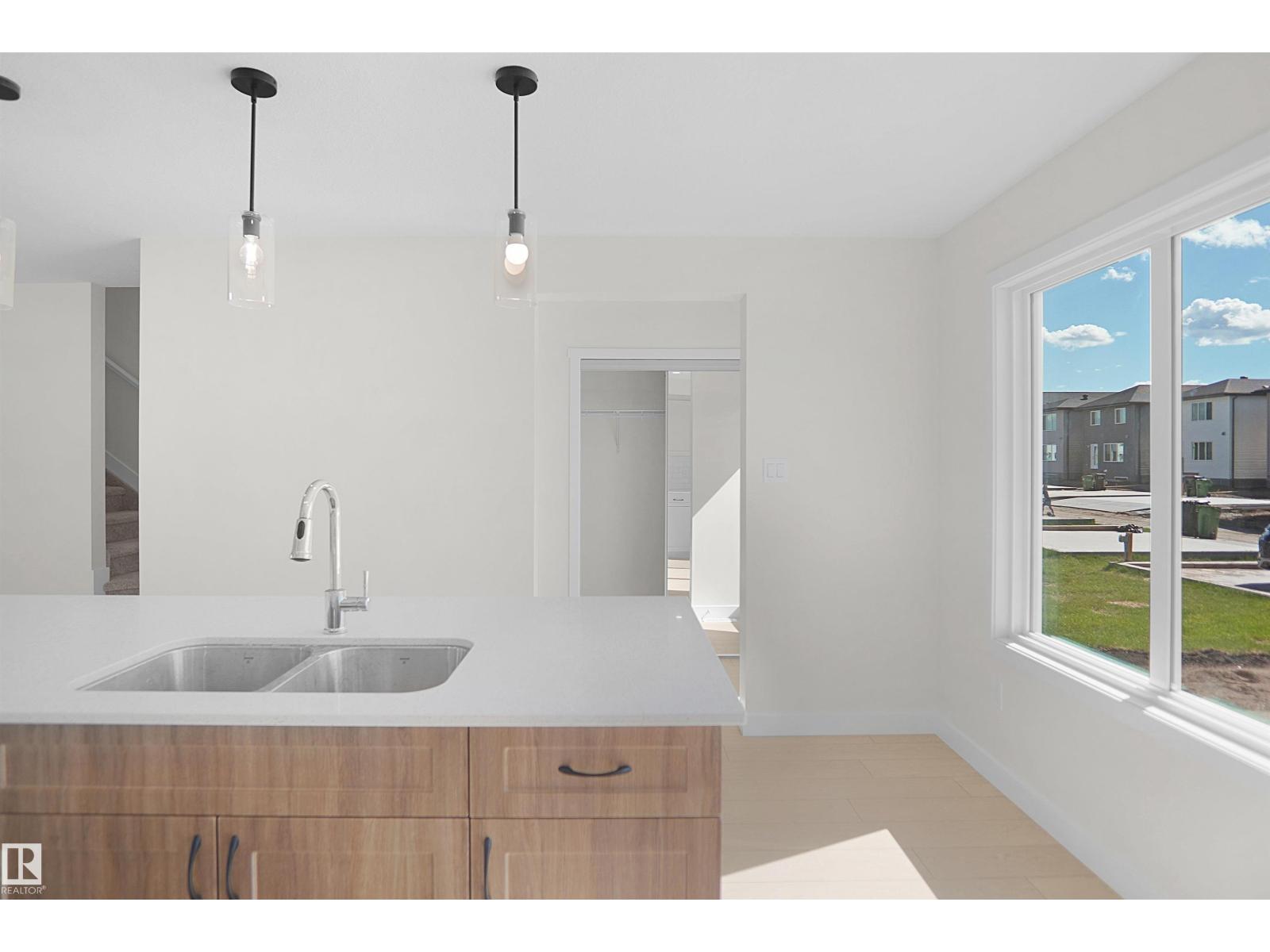 1004 14 Av Nw Property Photo 14