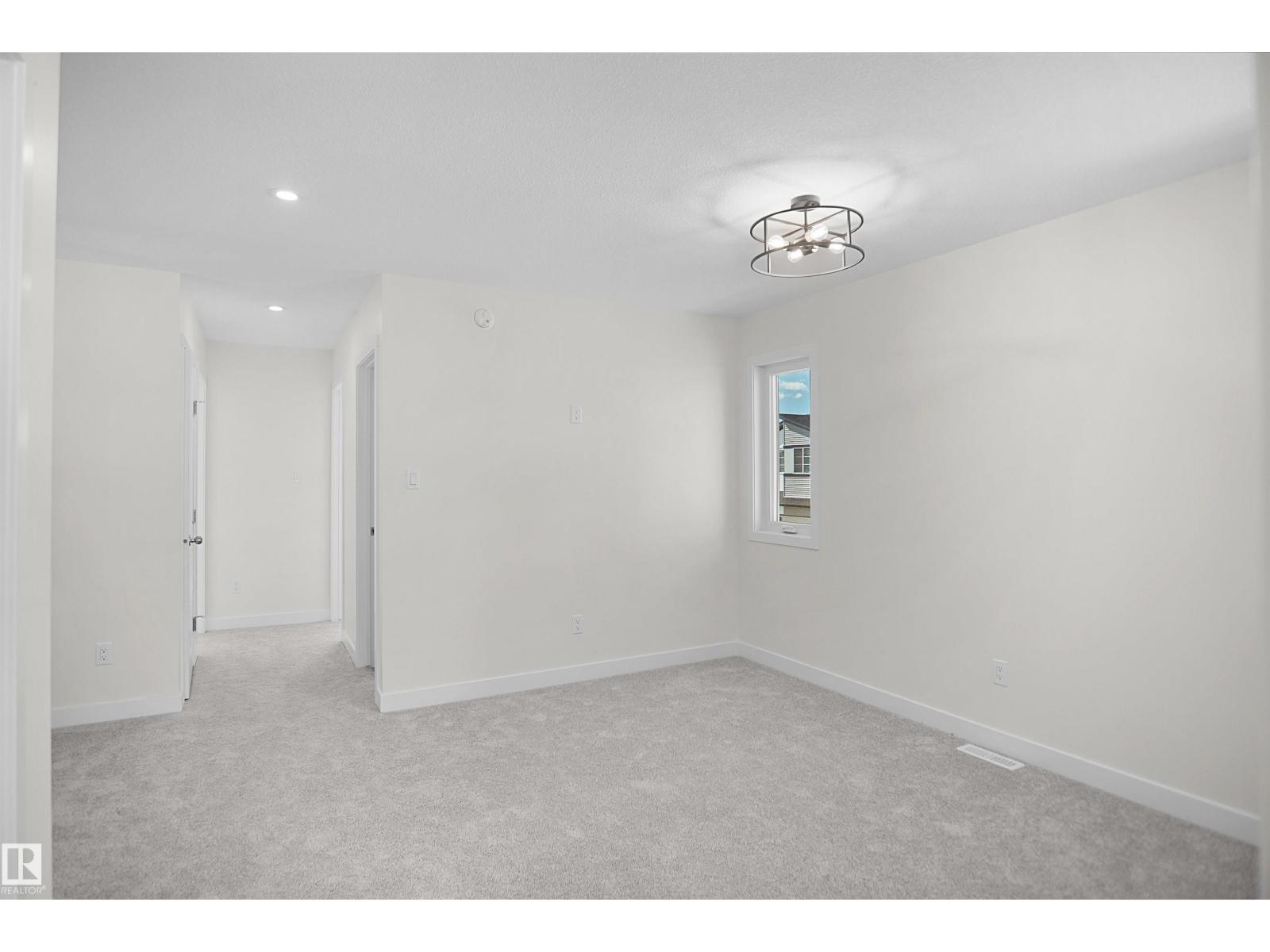 1004 14 Av Nw Property Photo 22