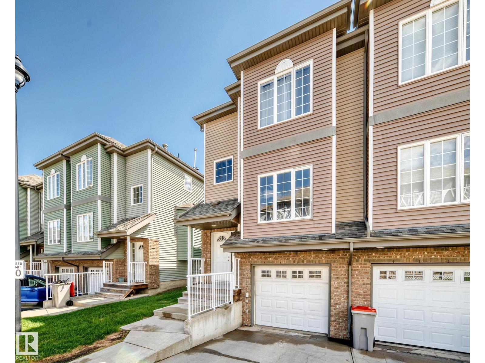 #4 5102 30 Av Property Photo 1