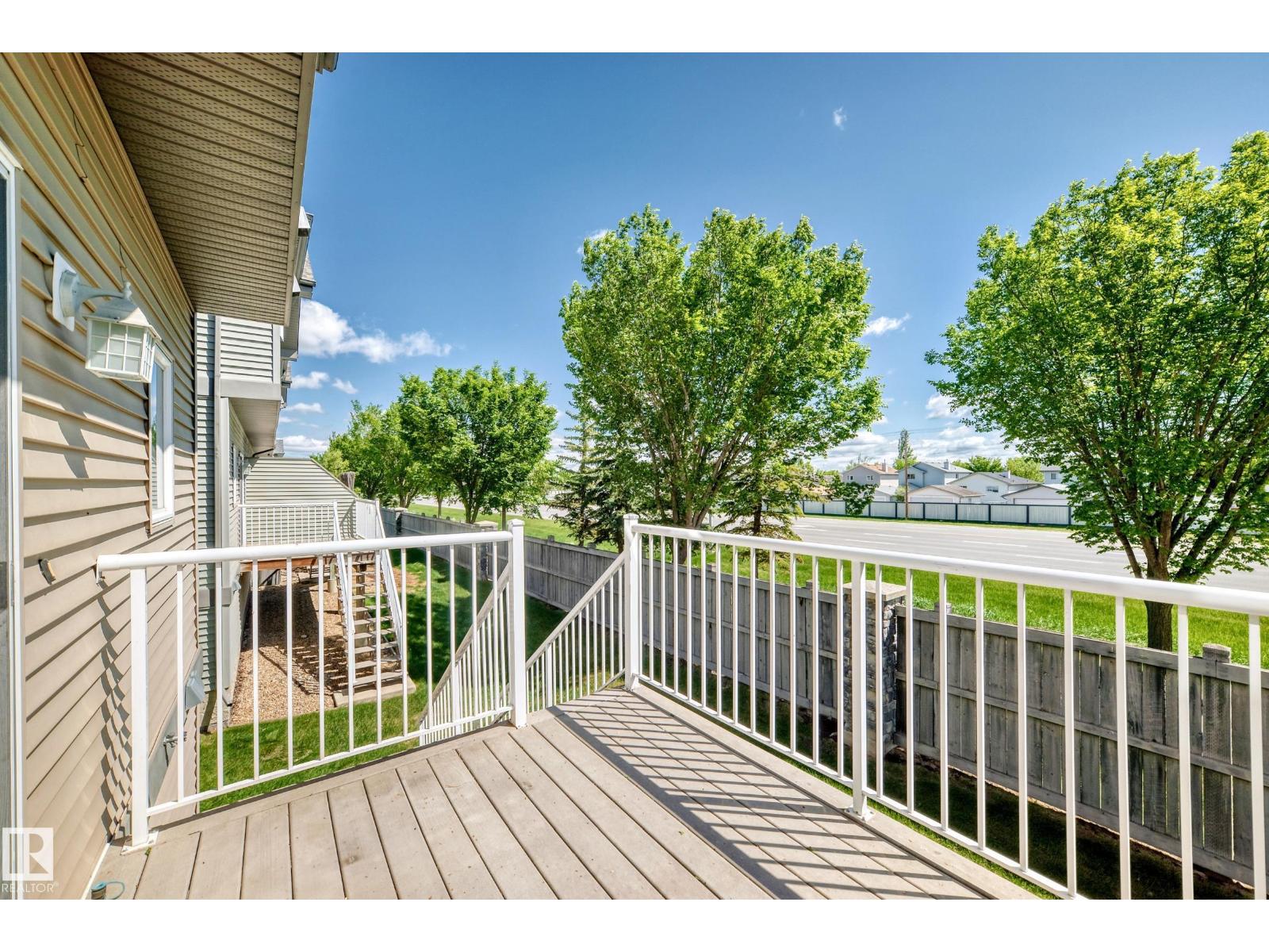 #4 5102 30 Av Property Photo 2