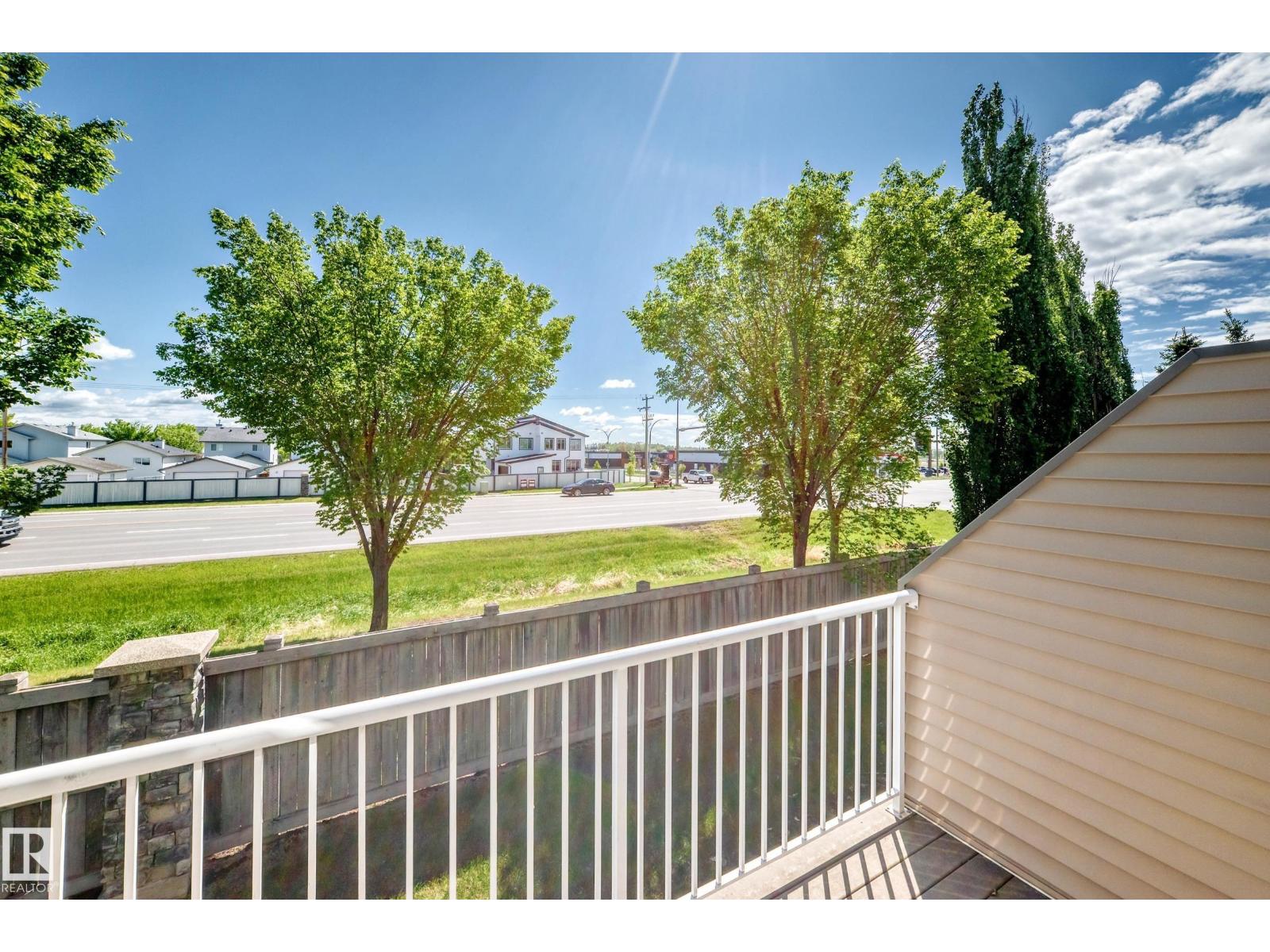 #4 5102 30 Av Property Photo 3