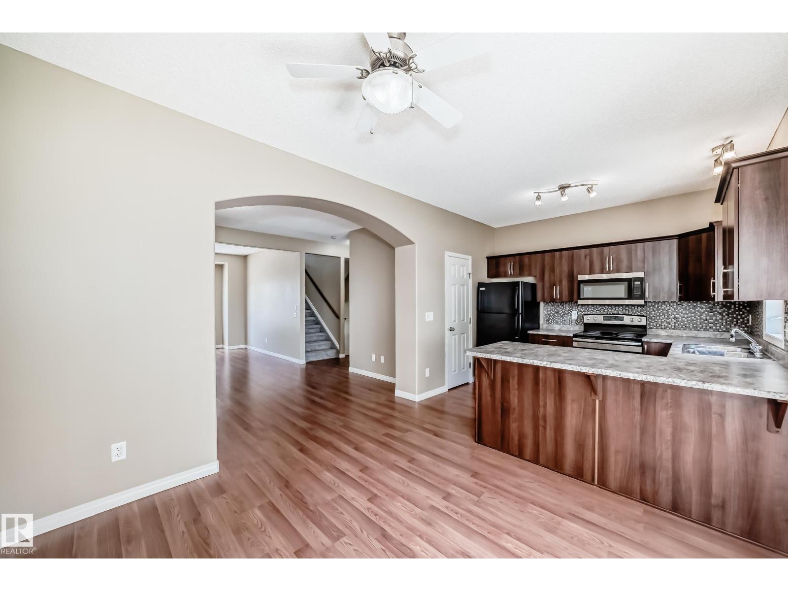 #4 5102 30 Av Property Photo 8