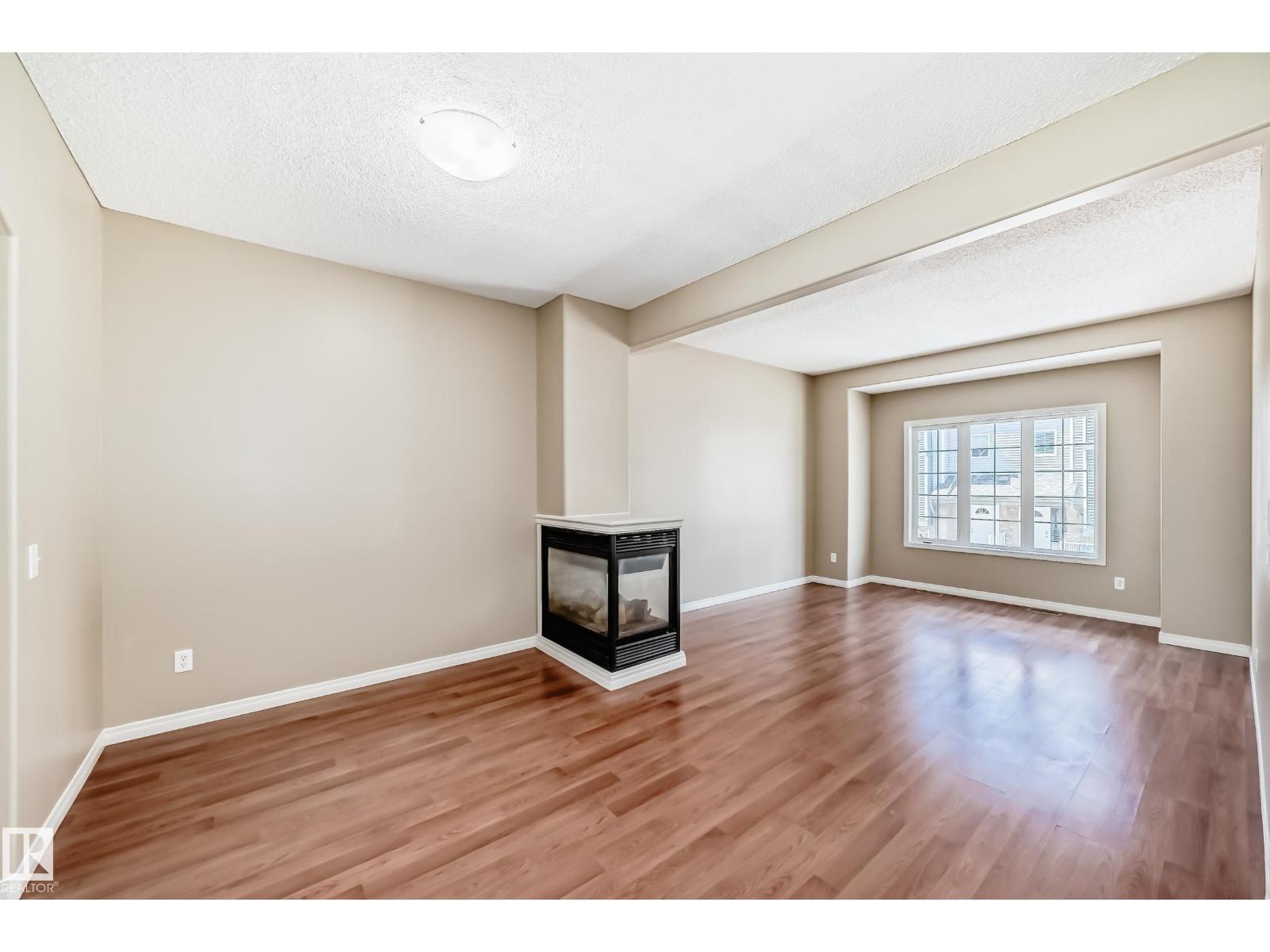 #4 5102 30 Av Property Photo 9