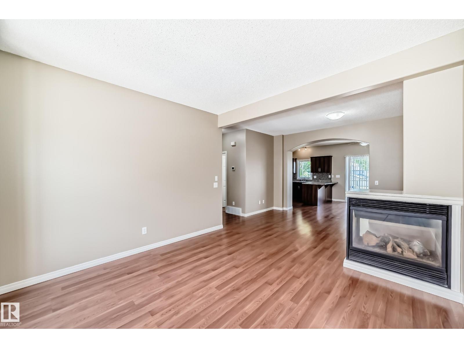 #4 5102 30 Av Property Photo 10