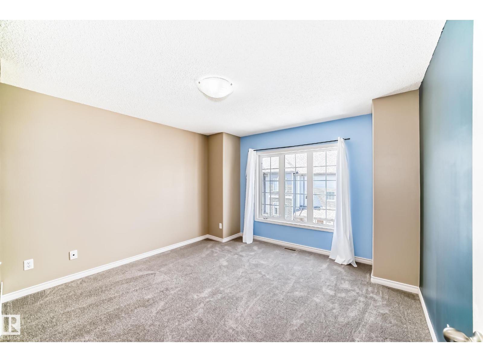 #4 5102 30 Av Property Photo 13