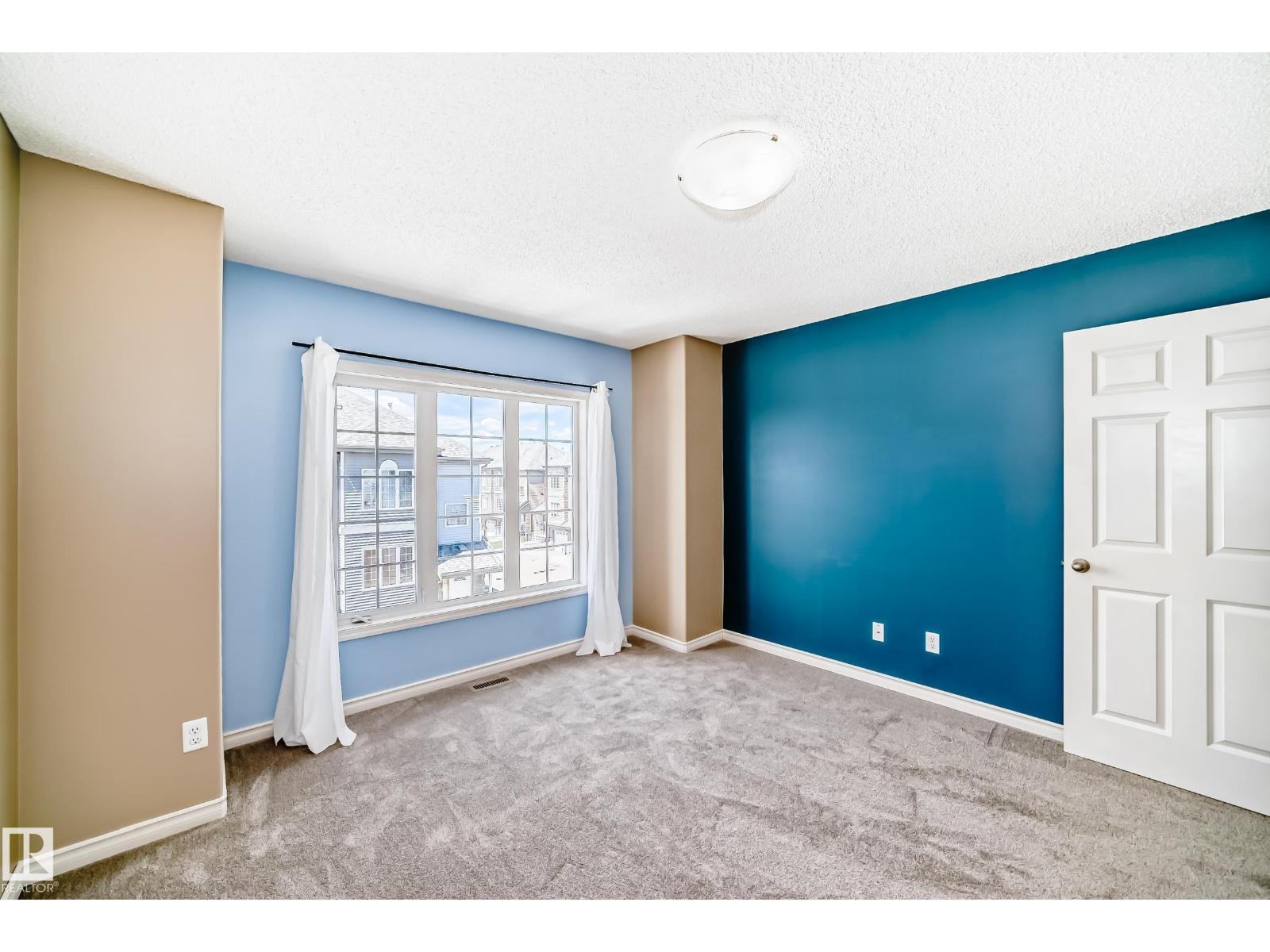 #4 5102 30 Av Property Photo 14