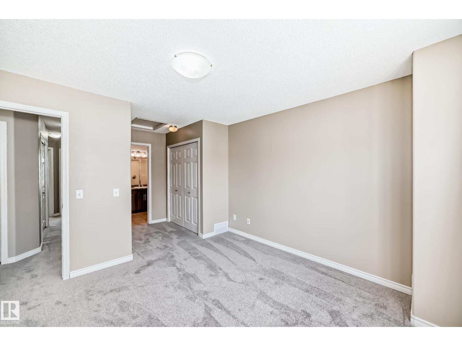#4 5102 30 Av Property Photo 15